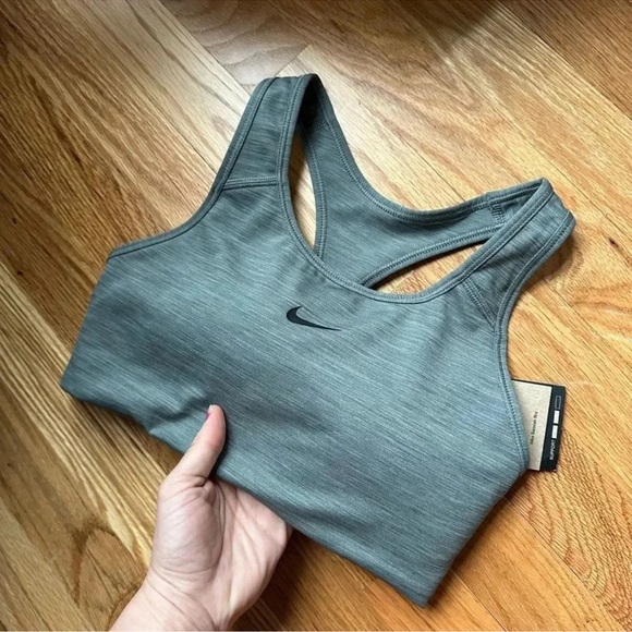 Nike Swoosh Padded Sports Bras Women NWT - Picture 1 of 3